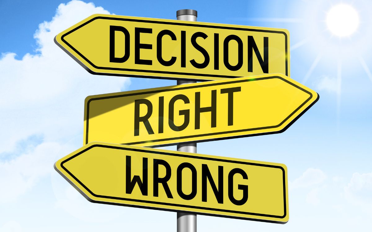 Ecommerce: Shopify vs. Custom Built, What's Better for a Small Retailer?